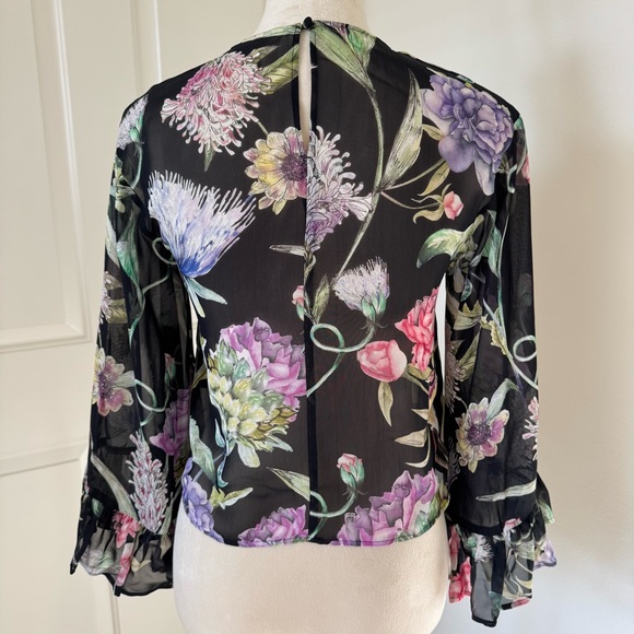 Floral sheer long sleeve blouse with bell sleeves size 2 - Picture 4 of 7